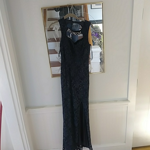 Gown - Picture 2 of 6